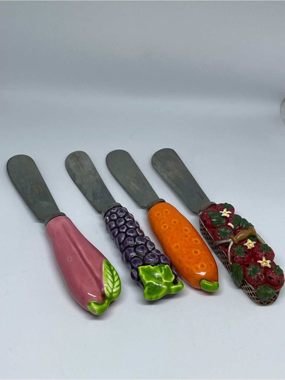 Set of 4 Fruit & Vegetable Handle Spreaders